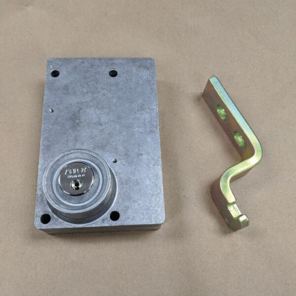Bulkhead door lock